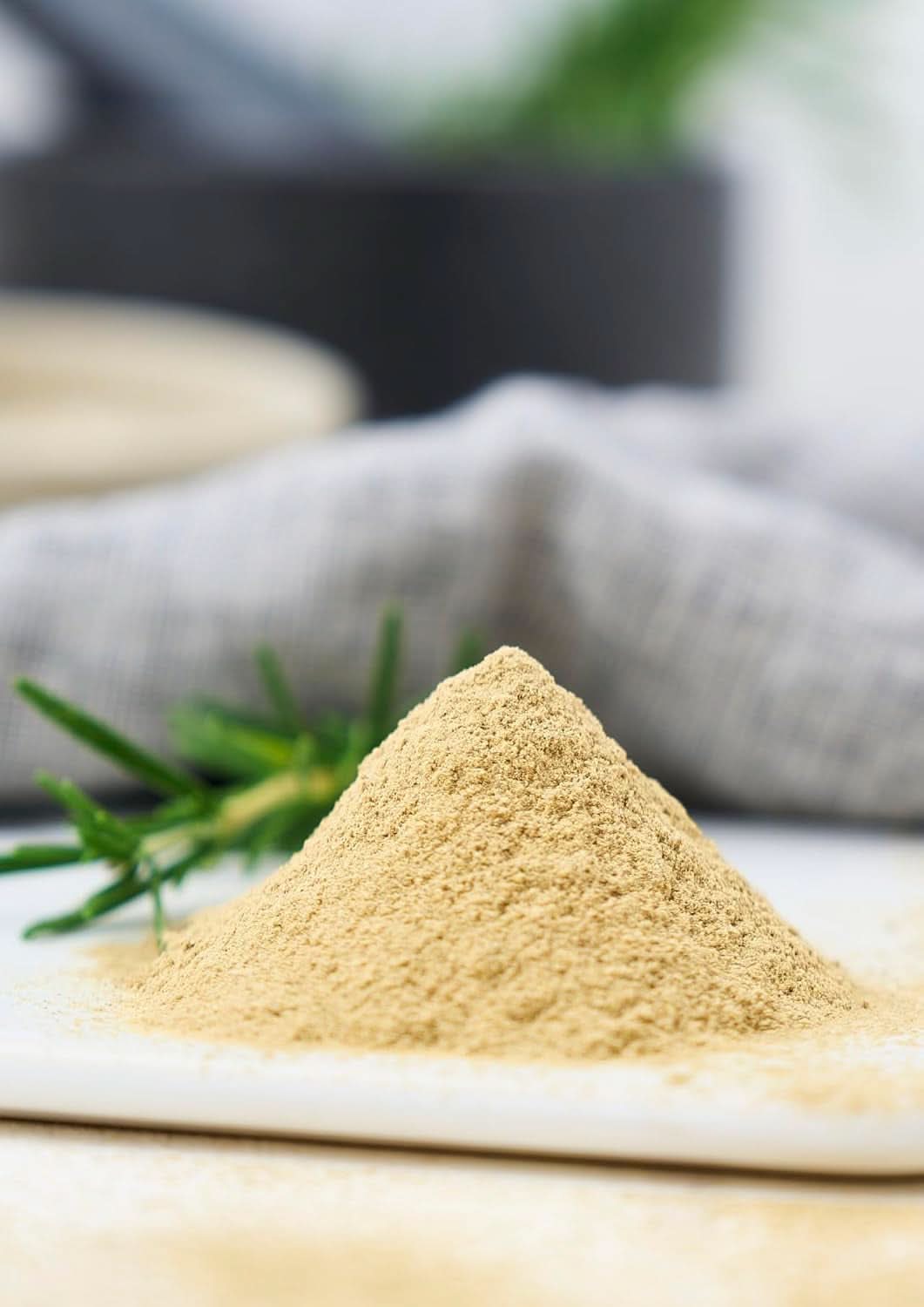 Fuchs - Mletý rozmarýn - K dochucení ryb, masa a zeleniny, 30 gramů Condimente Naty Shop