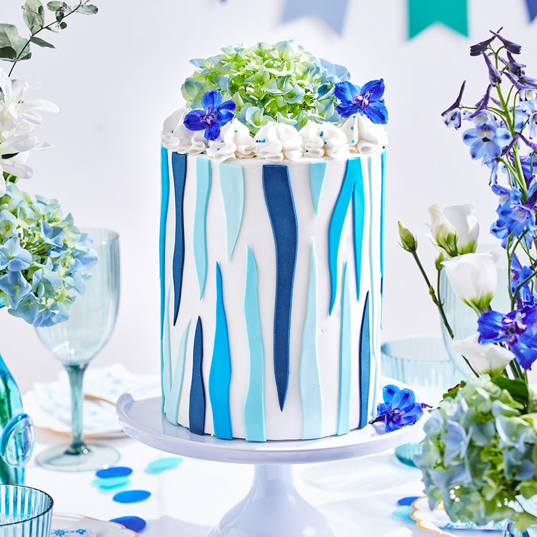 FunCakes Baby Blue Rolled Fondant: Snadné použití, hladký, pružný, měkký a poddajný, ideální pro zdobení dortů, halal, košer a bez lepku. 1 kg cukrové pasty Naty Shop