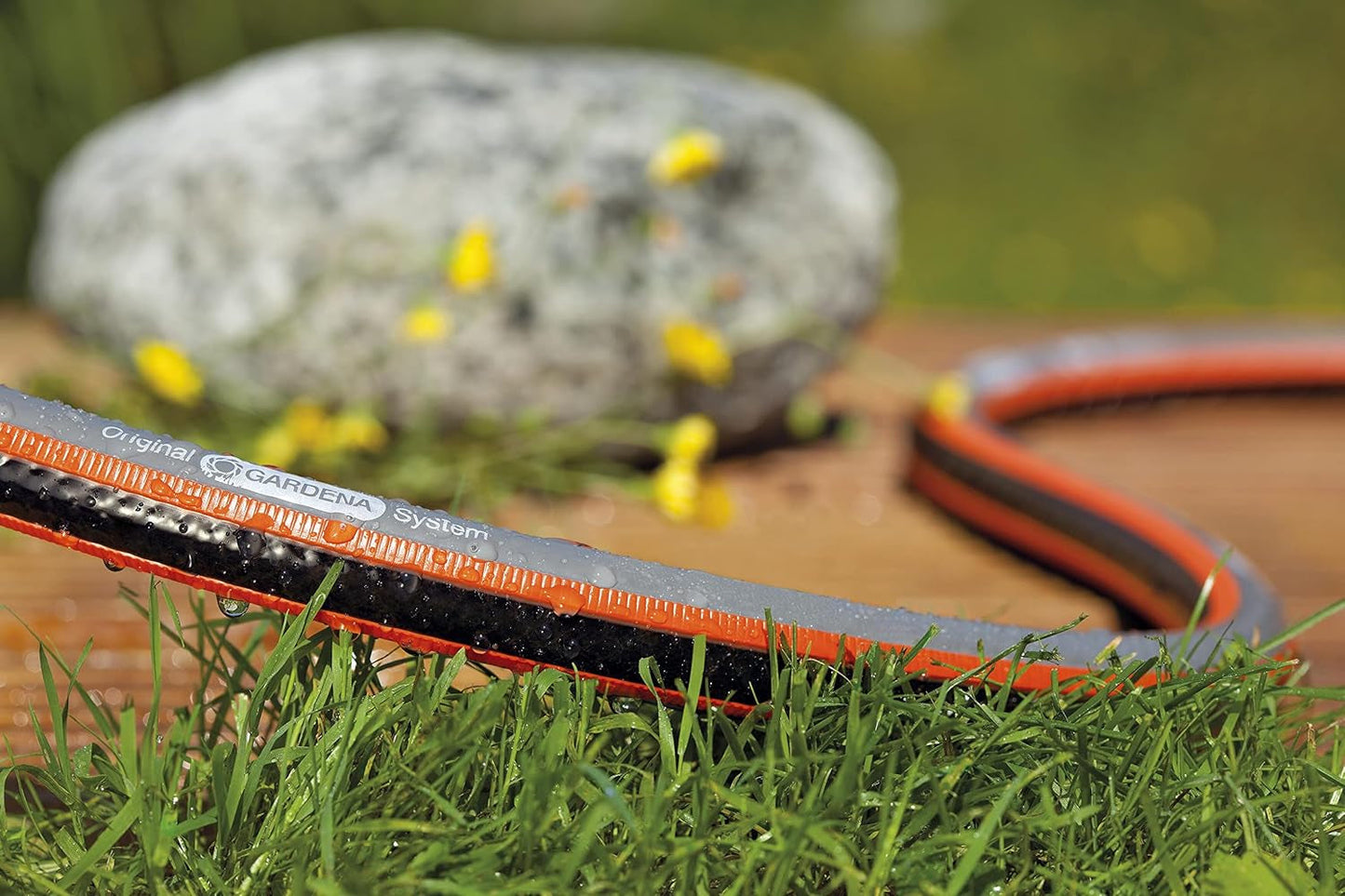 Hadice Gardena Comfort FLEX 19 mm (3/4 palce), 25 m: Flexibilní, rozměrově stabilní zahradní hadice s profilem Power-Grip, vyrobená z vysoce kvalitního spirálového materiálu, tlak při roztržení 25 barů, bez systémových součástí (18053-20)