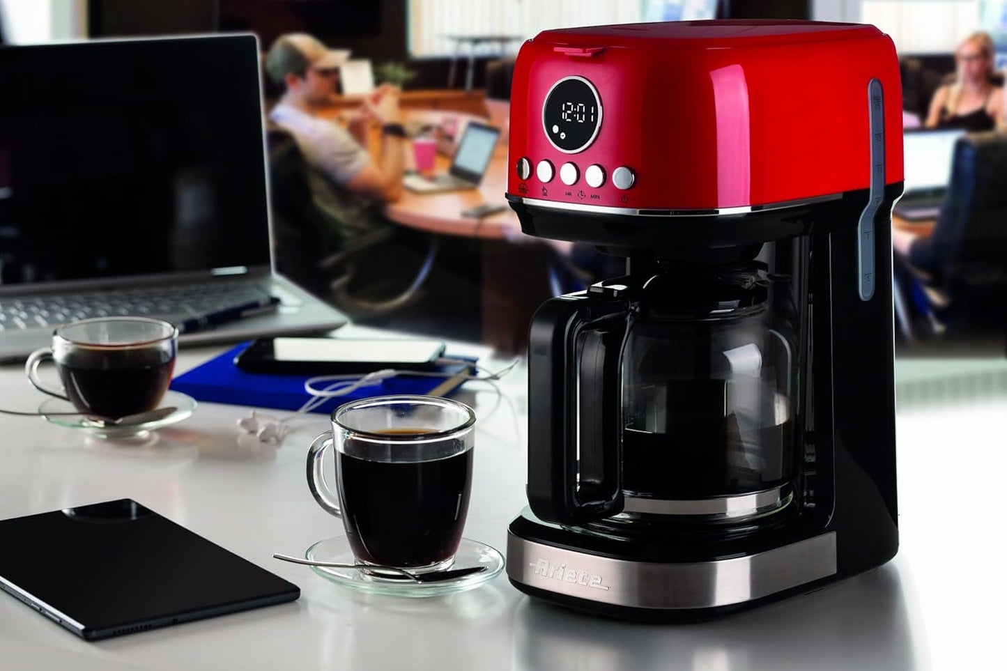 Espresso kávovar Ariete Moderna 1396 s filtrem pro přípravu americké kávy Až 15 šálků Skleněná karafa Topná deska LCD displej Vyjímatelné a omyvatelné filtry Bílé
