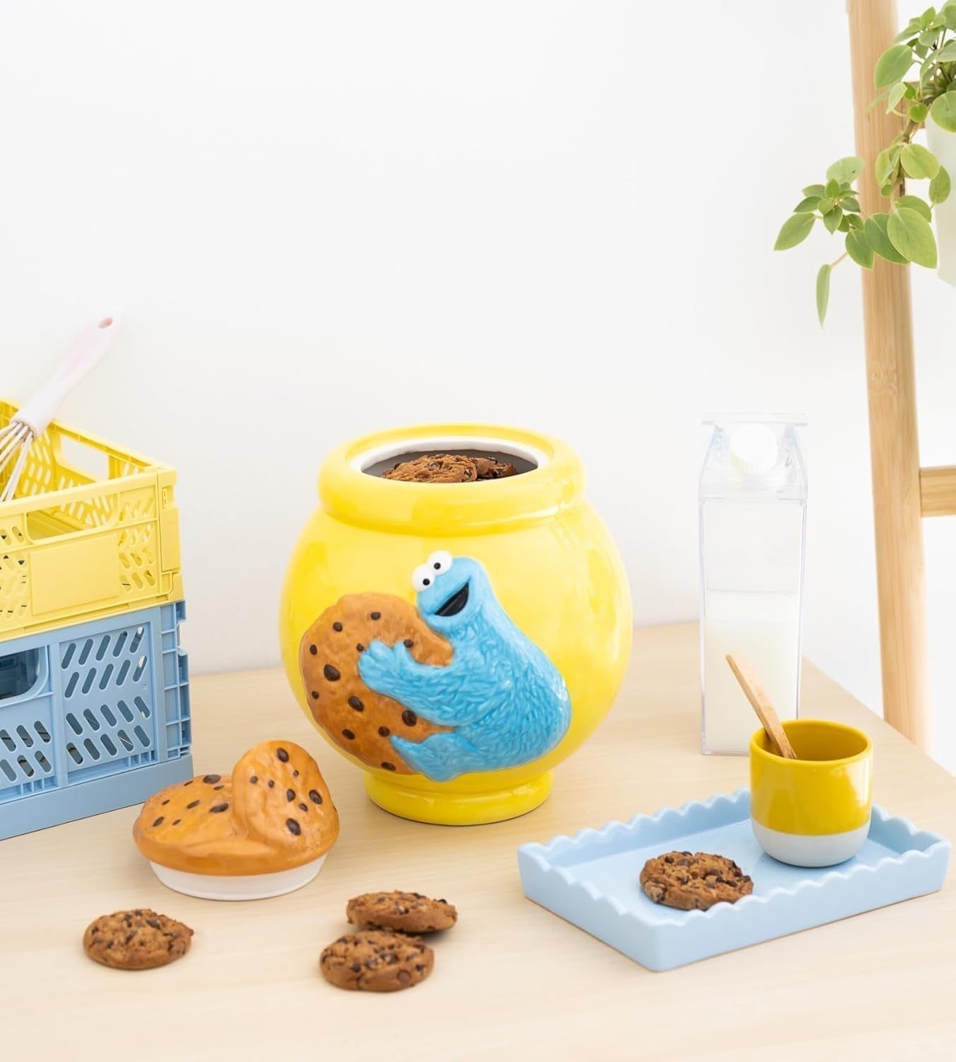 Grupo Erik keramická dóza na sušenky Sesame Street Cookie Monster - dóza na sušenky s víkem Velká 21,0 x 27,0 x 22,0 cm Dóza na sušenky s víčkem Oficiální krabičky na uskladnění potravin sezamové ulice Naty Shop