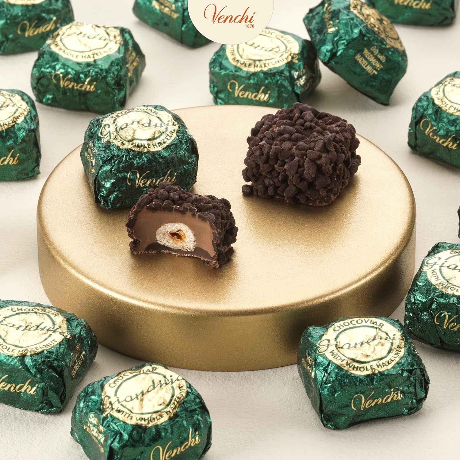 Venchi – Chocoviar Gianduia, pralinky v 1 kg sáčku, čokoláda Gianduia vyráběná výhradně z "lesních lískových oříšků Piemontu", bez lepku, bez umělých barviv a bez konzervantů