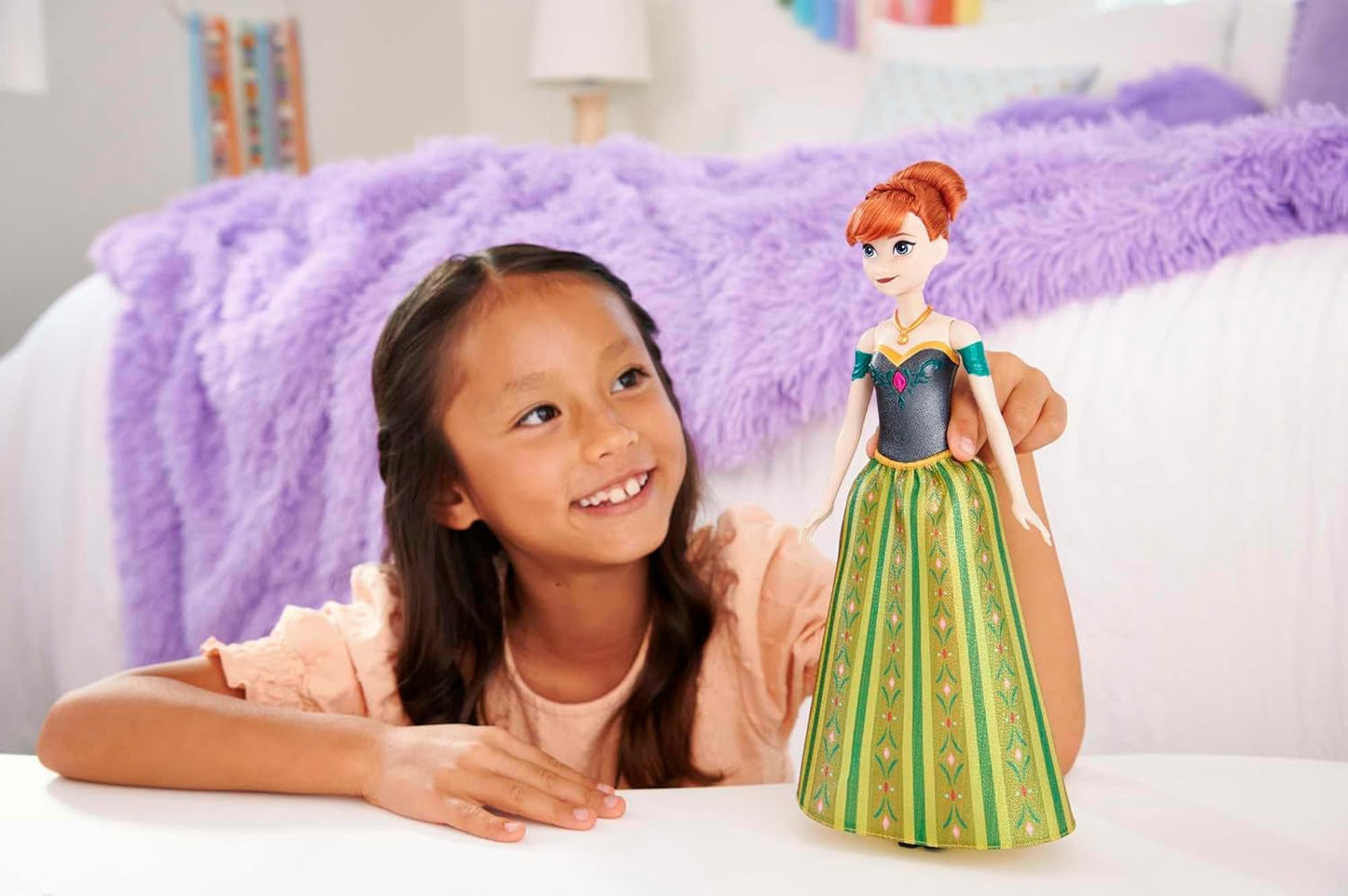 Panenka Mattel Disney Frozen Singing Anna – úryvek písně 30 sekund, klasický zámek, odepínatelná měkká sukně, rozčesatelné vlasy, pro děti od 3 let, německá verze, HMG41