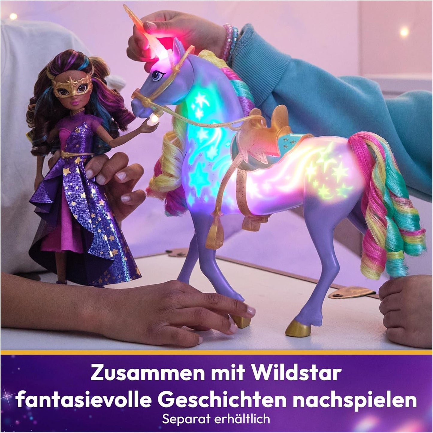 Unicorn Academy Deluxe Maškarní ples - Originální panenka Sophia z oblíbené série Netflix, 24 cm vysoká, se 2 oblečky a doplňky, pro děti od 4 let