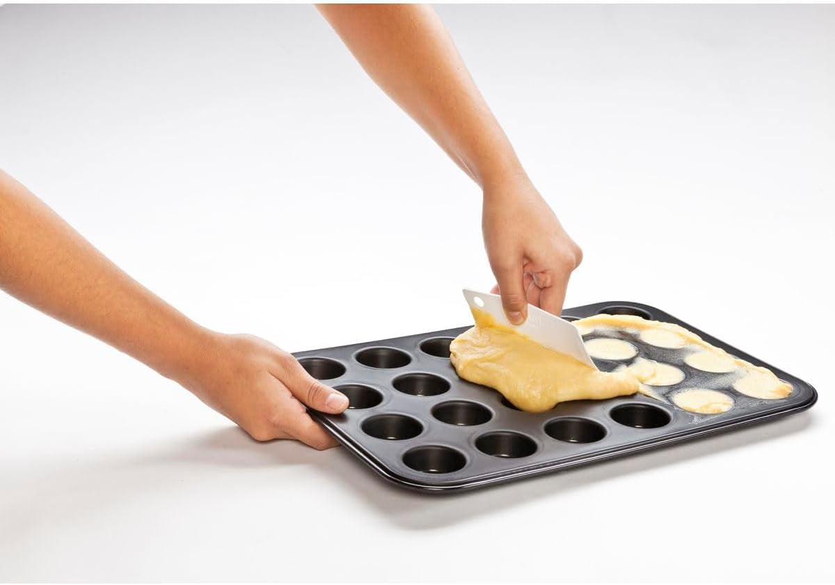 Zenker 6541 Black Metallic 24Er Mini-Muffinform – Antihaftbeschichte Für Perfekte Mini-Muffins, Ø 4,5 cm, ​​Made in Germany Formy a plechy na pečení Naty Shop
