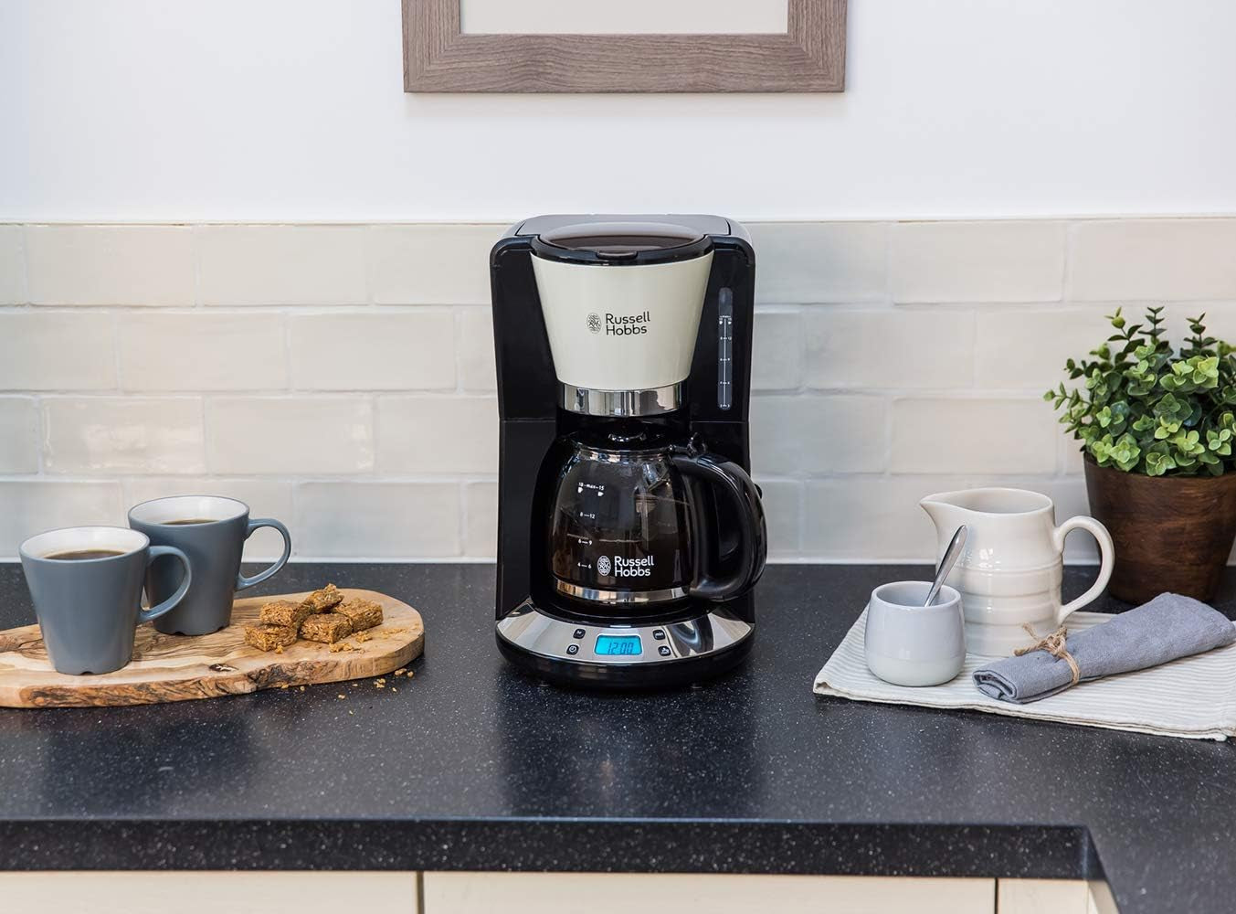 Kávovar Russell Hobbs [Digitální časovač, sprchová hlavice pro optimální odsávání a aroma] Colors+ Creme (1 až 10 šálků, 1,25 l skleněná karafa, topná deska, 1100 W) Kávovar s filtrem 24033-56