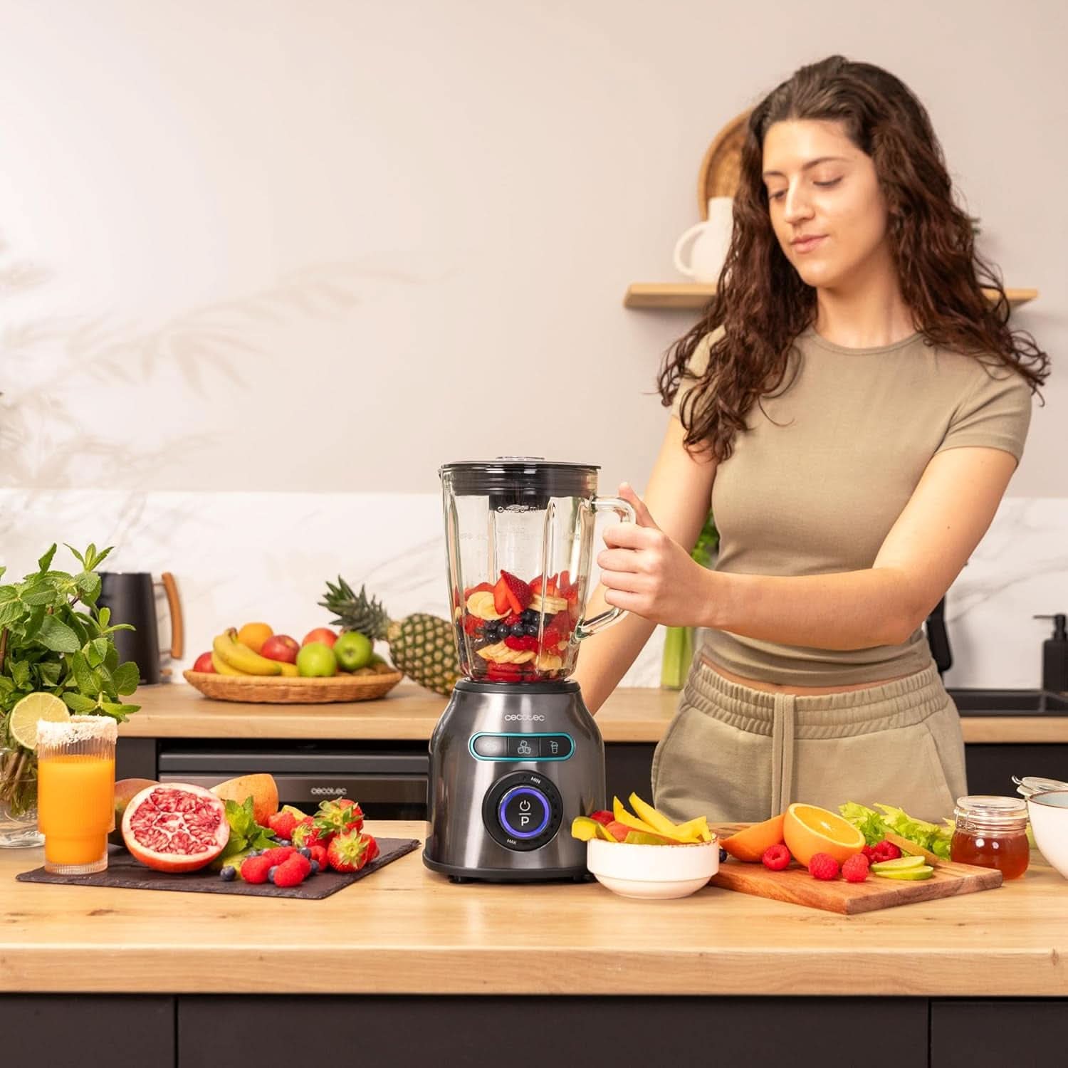 Stojanový mixér Cecotec Power Black Titanium 2200MAX Smooth, 2200 W Maximale Leistung, 6 klingen Aus Edelstahl, Ice-Crush-Funktion, Turbo- Und Smoothie-Funktion, Autoclean-Funktion Kitchen Naty Shop