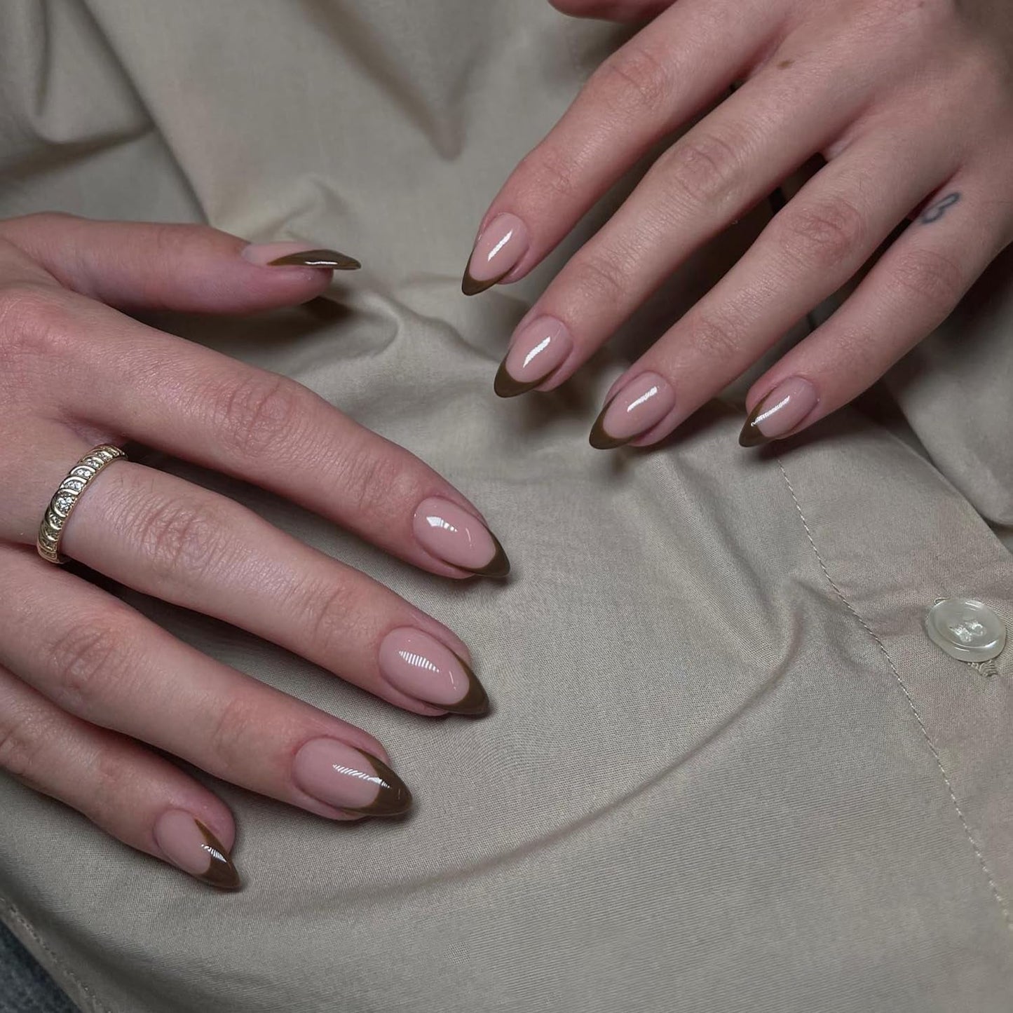 Dlouhé francouzské tipy Zlaté třpytivé lepidlo na dlouhé čtvercové nehty Glitter French Tip Sada umělých nehtů čtvercové umělé nehty pro ženy 24ks