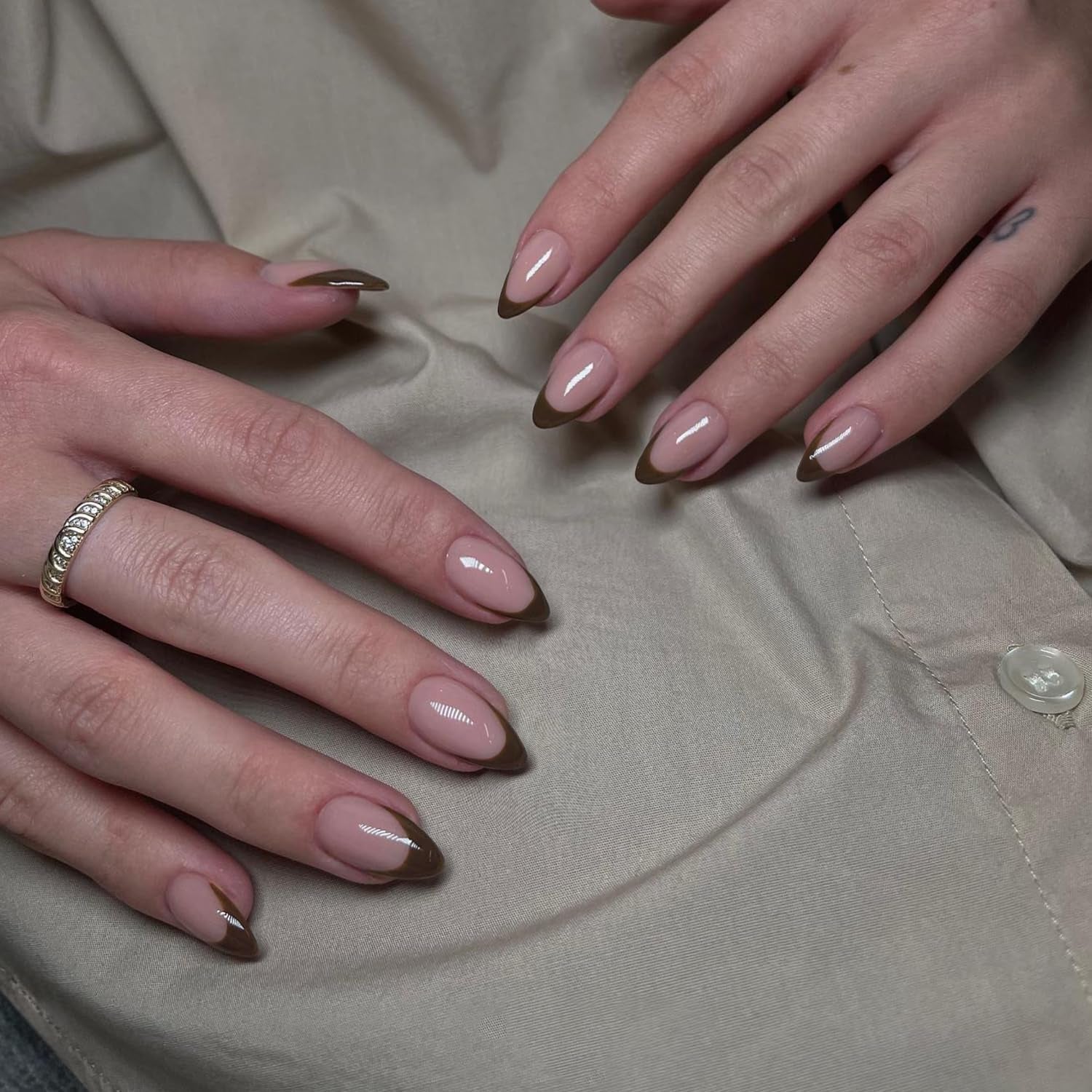 Dlouhé francouzské tipy Zlaté třpytivé lepidlo na dlouhé čtvercové nehty Glitter French Tip Sada umělých nehtů čtvercové umělé nehty pro ženy 24ks