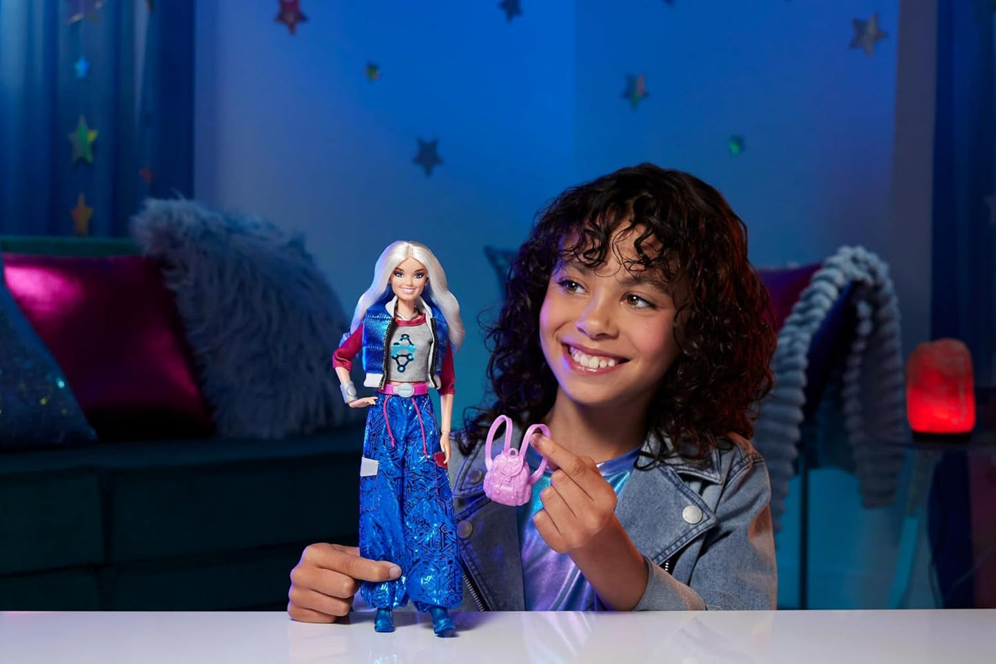 Mattel Disney Zombies 4: Dawn of the Vampires Módní panenka Addison Wells s odnímatelným oblečením a 6 doplňky inspirovanými filmem, JFG32
