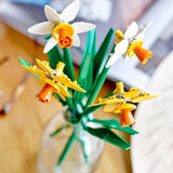 Narcisy LEGO Botanicals - Velikonoční dárky pro dívky a chlapce - Umělé květiny pro děti - Kytice jako dekorace do pokoje nebo kanceláře - Dárek pro ženy - 40747 Stavebnice Besuche den LEGO-Store