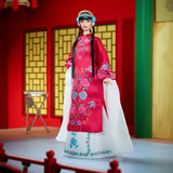 BARBIE Lunar New Year Barbie Puppe - Traditionelles Dreid in glücksbringendem Rot mit Pfingstrosen muster, azurově modrá Schuhe s růžovým třpytem, ​​inspiriert von der Peking-Oper, HRM57