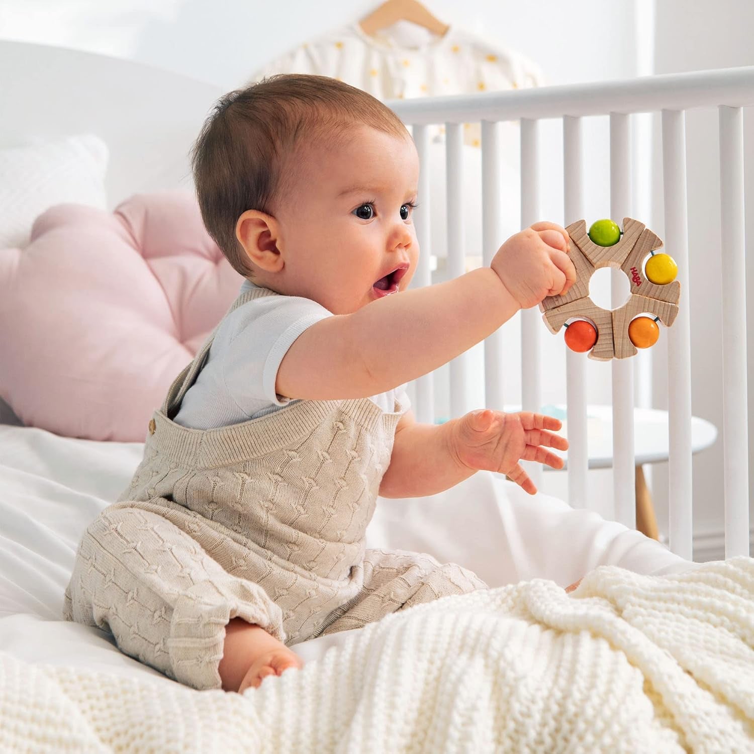 HABA 306692 - Chytací hračka s kuličkovým kolem, Chytací hračka od 6 měsíců, Made in Germany, Colorful Bebe Toys Naty Shop
