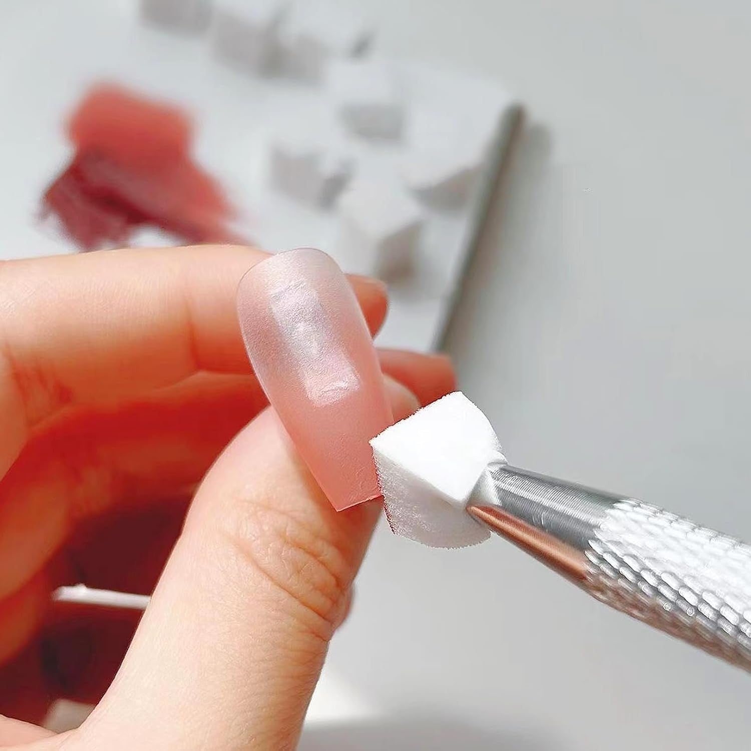 100 Stück Nail Art Schwamm Mit Piercing Zange,Nail Art Zubehör Schwamm Mit Piercing Kugel Aufdreher,Aplikátor houbového štětce,Nagelkunst-Rendering-Werkzeuge,Für Gradient Nail Art Patterns Erstellen.