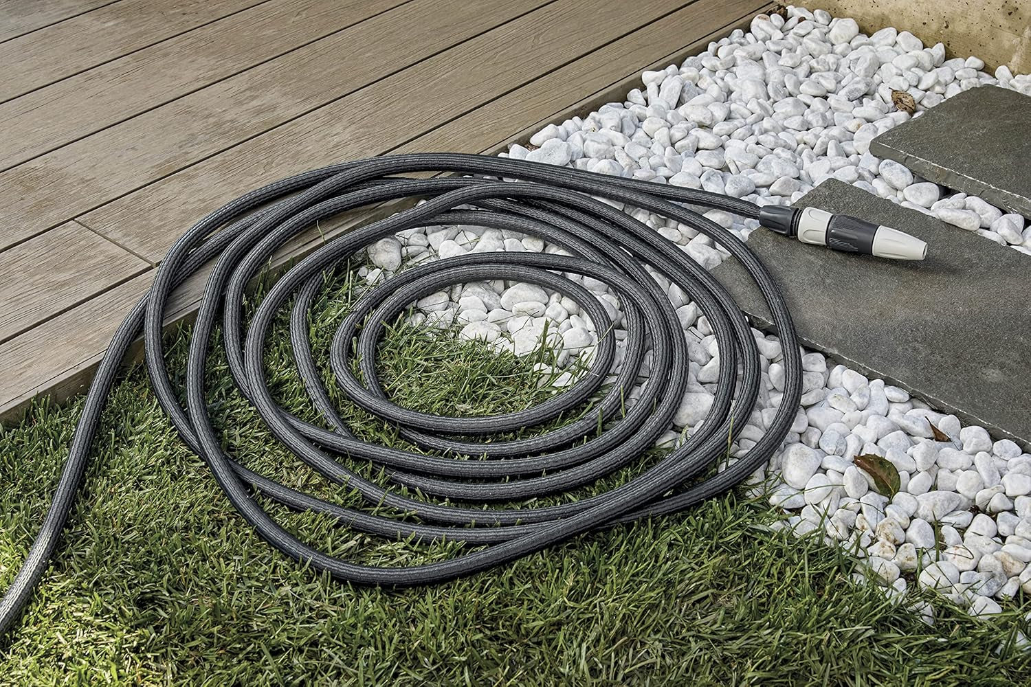 GF SRL, Aquapop Grey Easy 10, 10 metrů samonatahovací opletená hadice, vyrobená v Itálii, s mini zahradním postřikovačem a konektory pro zavlažování zahrady, tmavě šedá