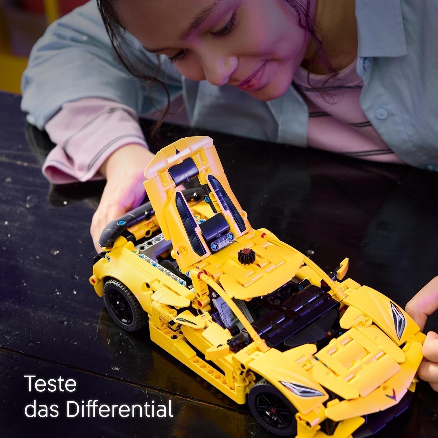 LEGO Technic Chevrolet Corvette Stingray - Sběratelská stavebnice - Sportovní autíčko - Model auta - Dárek pro 9leté chlapce a dívky, kteří milují autíčka 42205 Stavebnice Besuche den LEGO-Store