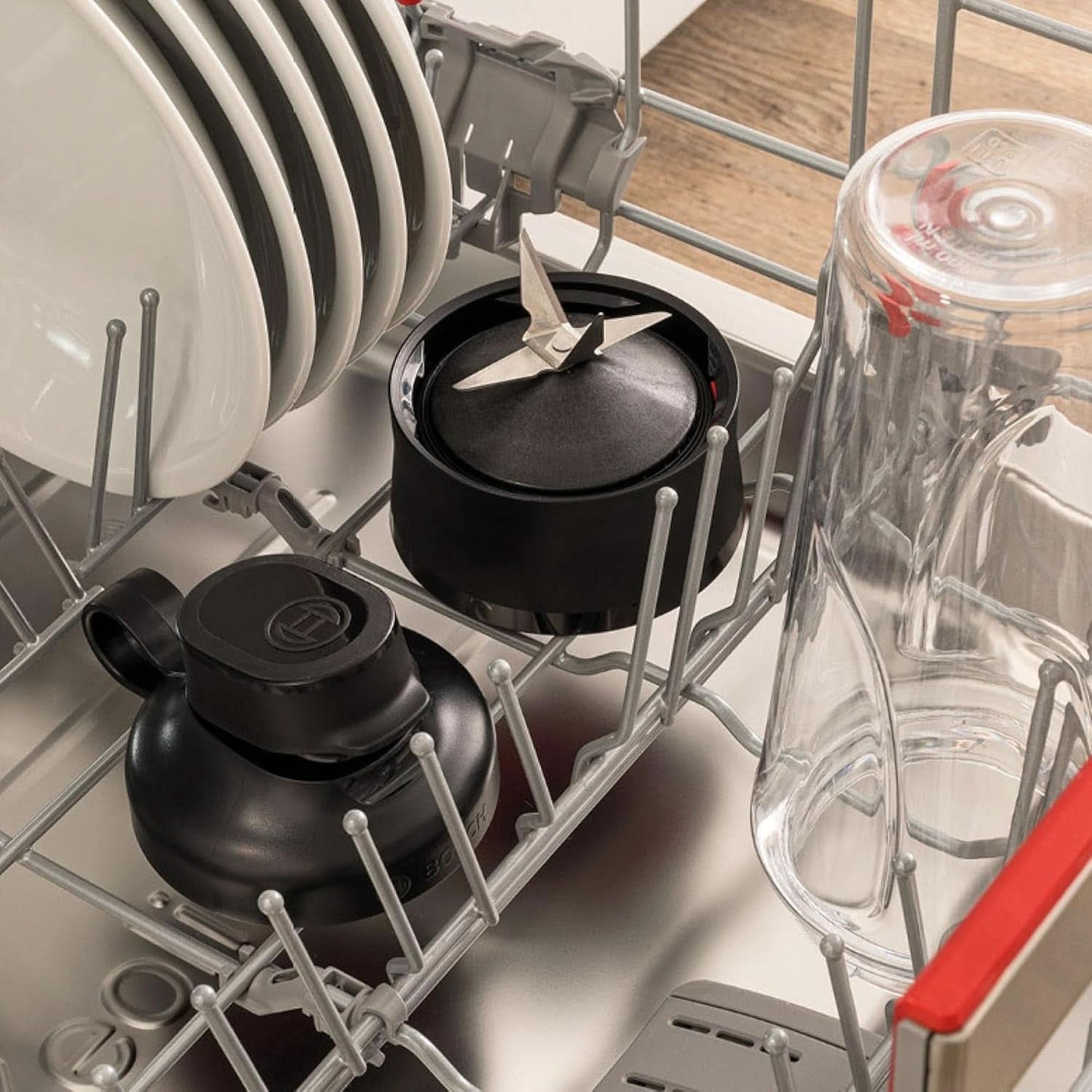 Bosch Mini-stojanový mixér Vitapower Serie 2 MMB2111S, vysokorychlostní mixér, Bis Zu 40 000 ot./min., Tritan Togo-Flasche 0,6 L, Trinkdeckel, Bruchsicher, Spülmasch.Geeignete Teile, 450W, Silberty Shopwarz Kitchen
