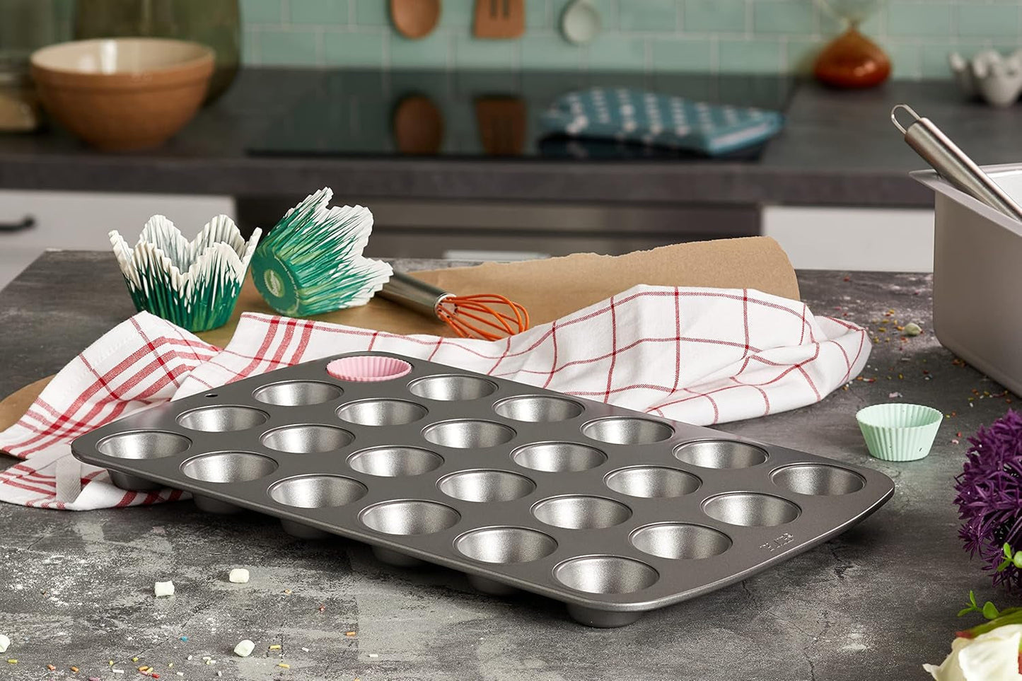 CSB111 Antihaftbeschichtete Mini-Muffinform Mit 24 Löchern Aus Karbonstahl, Edelstahl, Silver, 39,4 X 24,6 X 2,1 Cm Formy a plechy na pečení Naty Shop