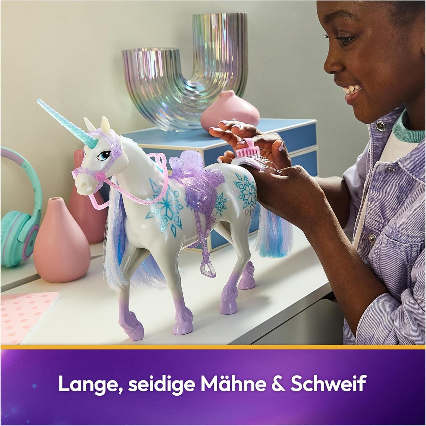 Unicorn Academy Unicorn Glacier – 28 cm vysoký, Laylin originální Netflix Unicorn se skutečnou hřívou a ocasem, odnímatelnou uzdou, sedlem a kartáčem, pro děti od 4 let