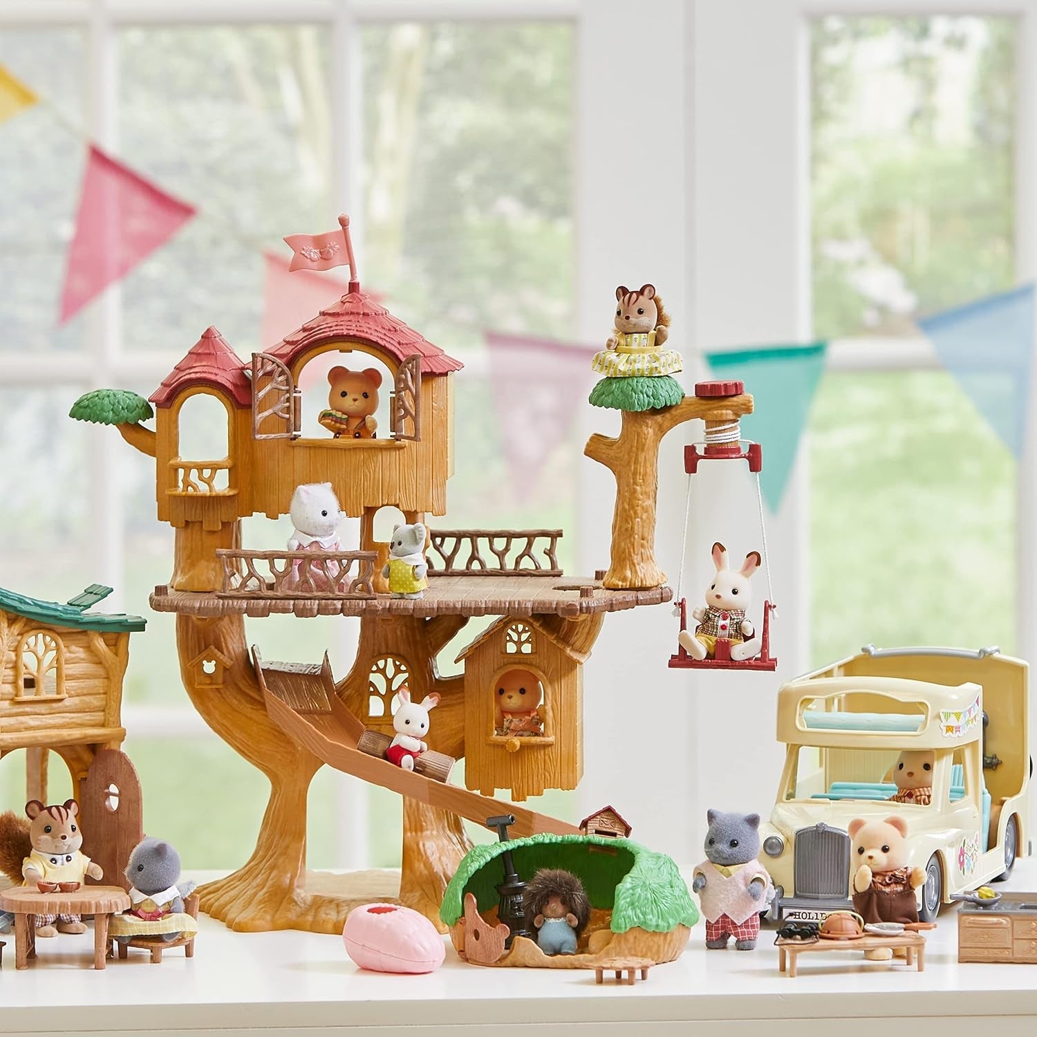 Sylvanian Families 5494 Domeček na stromě s dobrodružstvím - Hrací sada Domeček pro panenky