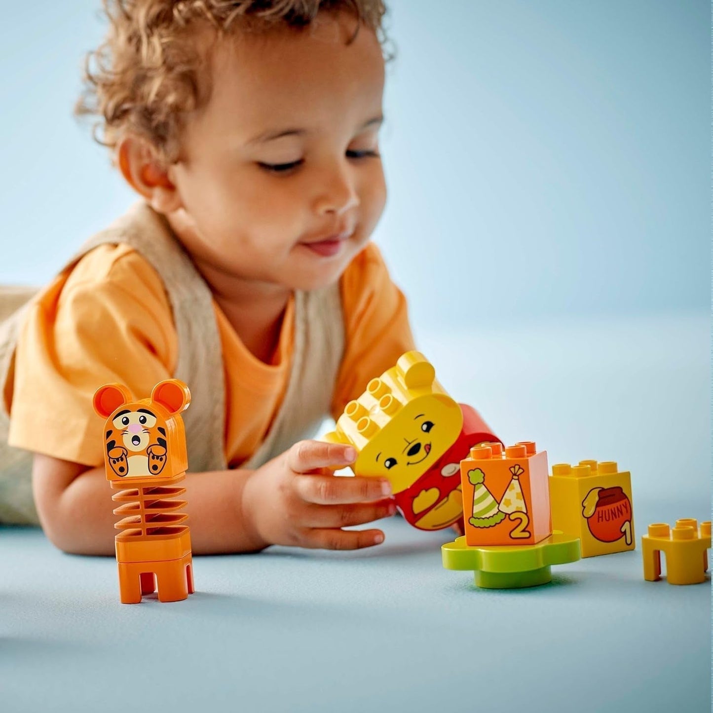 LEGO DUPLO - Narozeninová párty Disneyho Medvídka Pú - vzdělávací hračka pro předškoláky - sada 3 minifigurek včetně Medvídka Pú, Tygra a prasátka - tip na dárek pro chlapce a dívky od 1,5 roku 10457 Beuche stavebnice v LEGO-Store