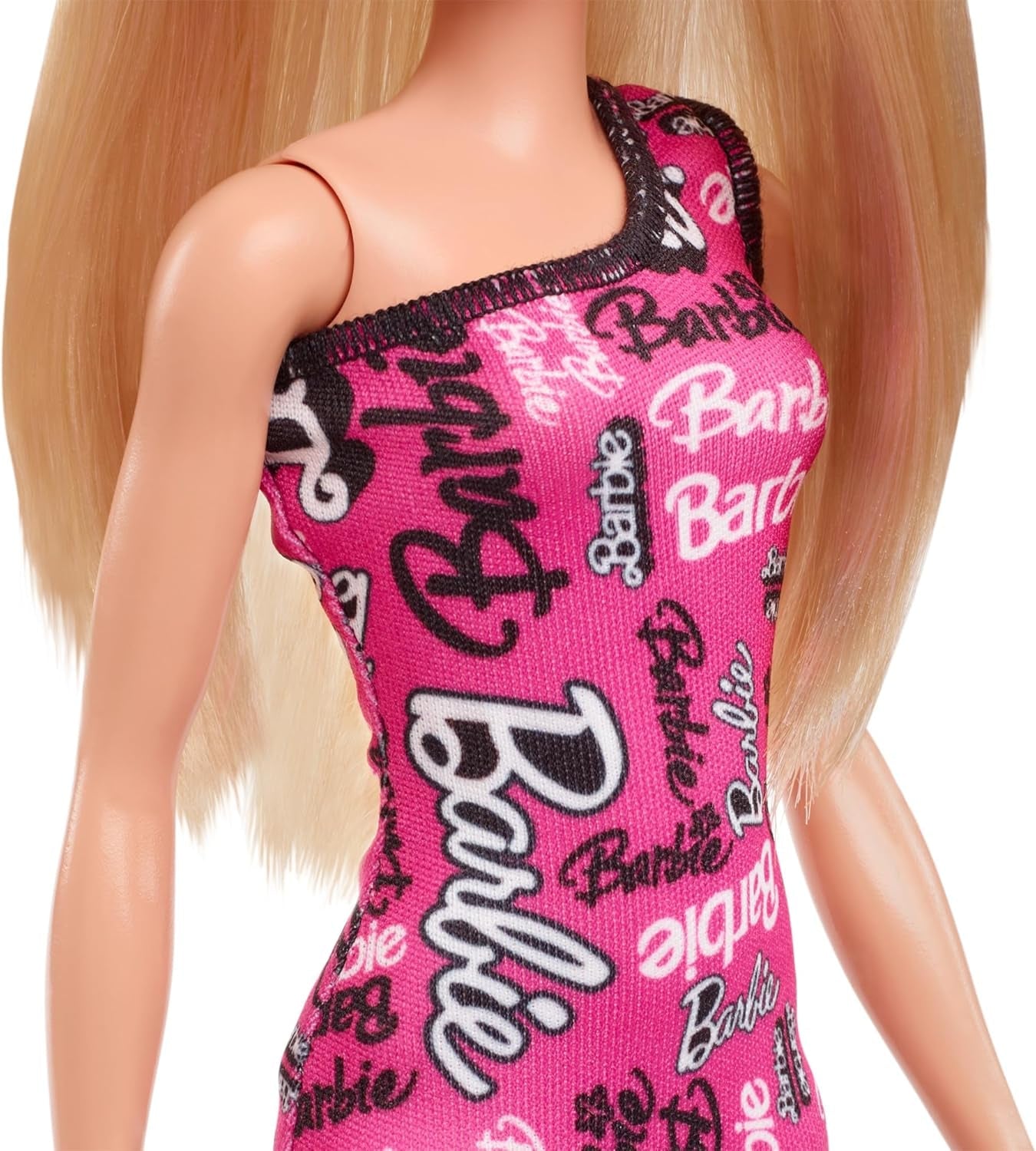 Módní panenka Barbie s rovnými blond vlasy v růžových odepínacích šatech na jedno rameno a botách s tištěným logem, HRH07