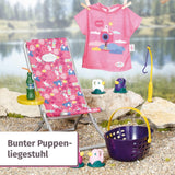 BABY born 832790 Weekend Fishing – sada doplňků pro rybářské panenky s lehátkem, odkládacím stolkem, sklenicí, košíkem, káčátky a rybářským prutem a růžovou dlouhou košilí, růžová