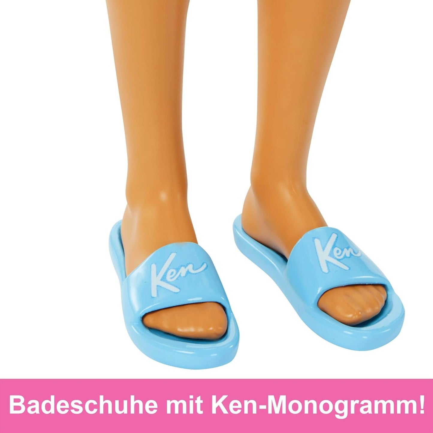Barbie Ken - Blond panenka s modrou košilí a koupací zástěrou, plážovými doplňky a plážovým míčem pro kreativní hraní, od 3 let, HPL74