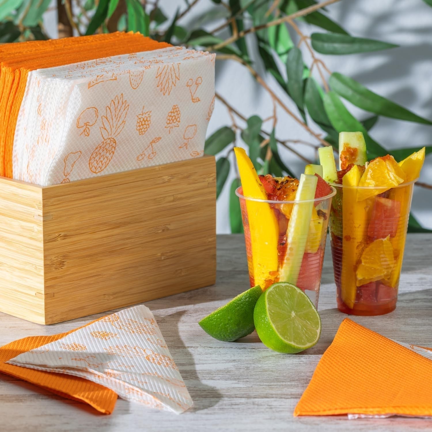 Papírové ubrousky Renova Red Label, 140 ubrousků, napůl bílé, zdobené, polobarevné, standardní velikost