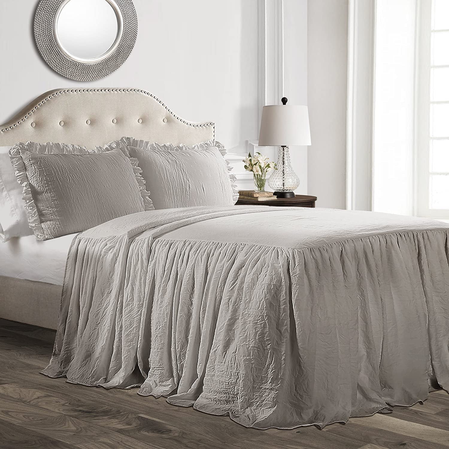 Lush Decor Povlak na přikrývku s volánkovou sukní, polyester, bílá, manželská postel Lush Decor Postele a peřiny Queen Grey