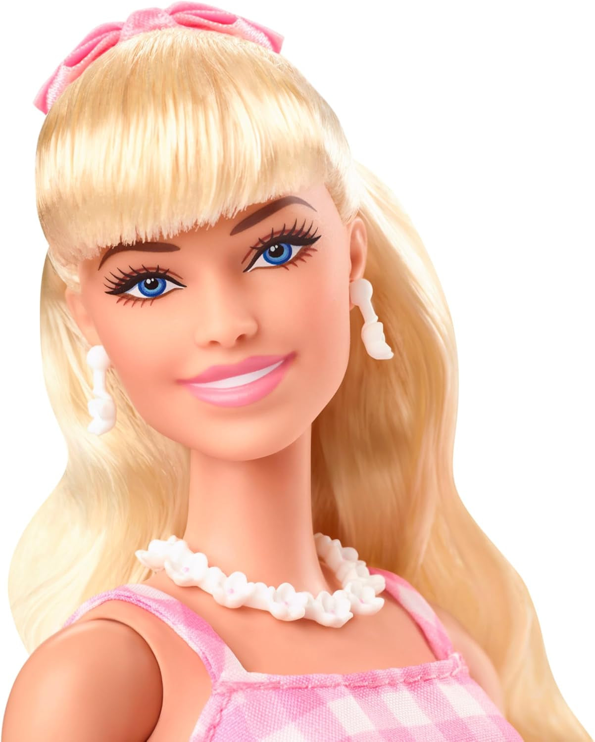 Panenka Barbie Filmová panenka v růžových a bílých šatech a náhrdelník Daisy Margot Robbie Sběratelská hračka pro 3 roky HPJ96