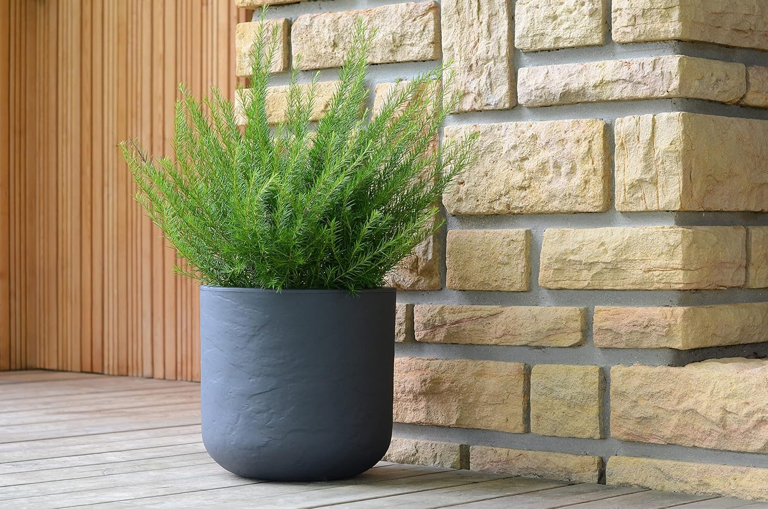 - Kulatý hrnec, 40 cm, Volcania'Up 32,5 l, kamenný vzhled, jednoduchá stěna, plocha vodní nádrže, Ø 38,5 x V. 36,8 cm, antracitově šedá
