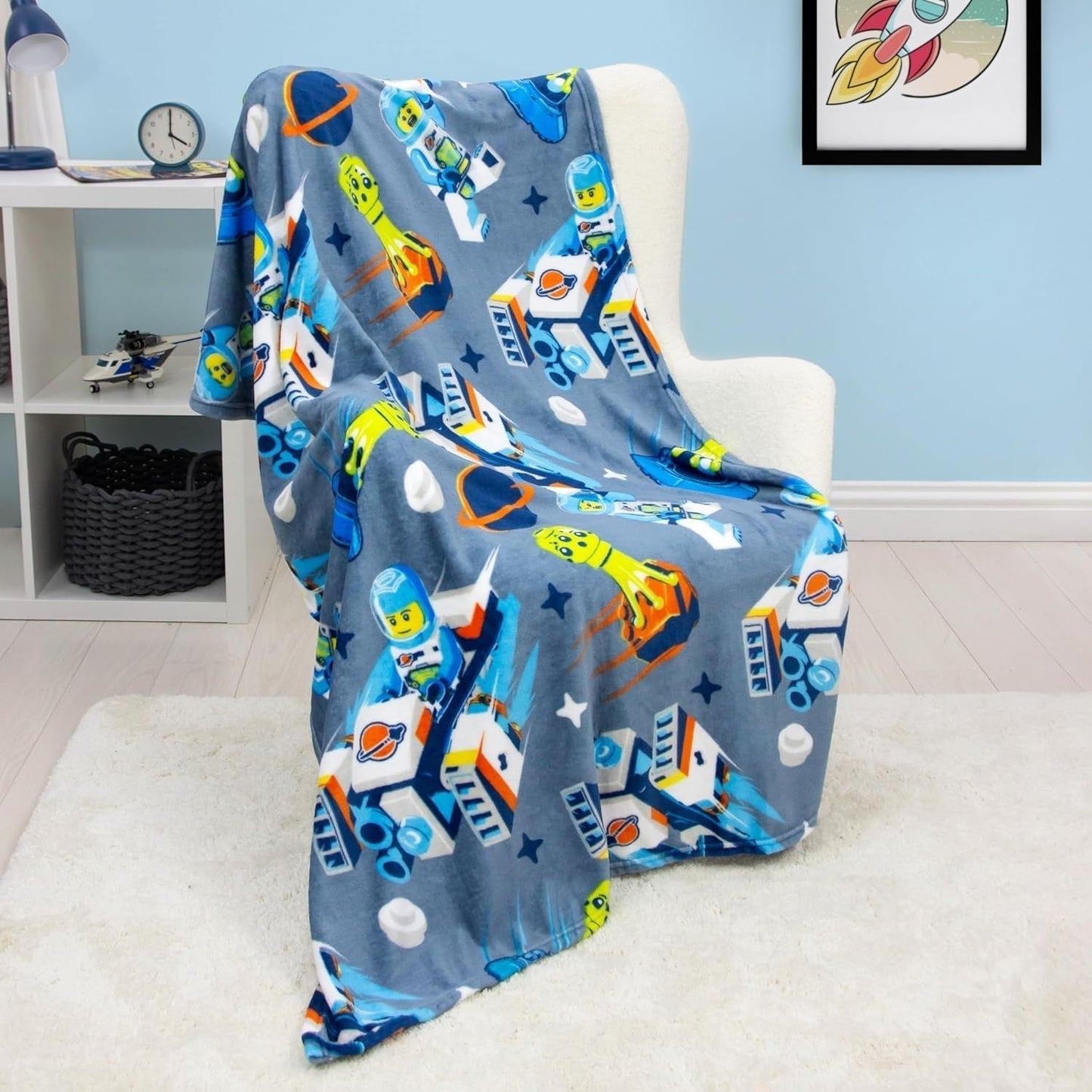 Character World Official Lego® City Fleece deka, super měkká, teplá modrá, design Cityspace, ideální pro ložnice, kempování a spaní, postele a přikrývky 100 x 150 cm Besuche den Character World-Store