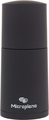 Černý mlýnek na koření Microplane na muškátový oříšek, skořici, fazole tonka, dlouhý pepř a další suché koření Rošty a mlýnky Naty Shop Black Single