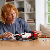 Stavebnice LEGO Icons Mclaren MP4/4 a Ayrton Senna, sada závodního auta F1 pro dospělé s minifigurkou závodníka, sběratelská, tip na dárek pro muže, ženy, on a ona 10330 stavebnic Besuche den LEGO-Store