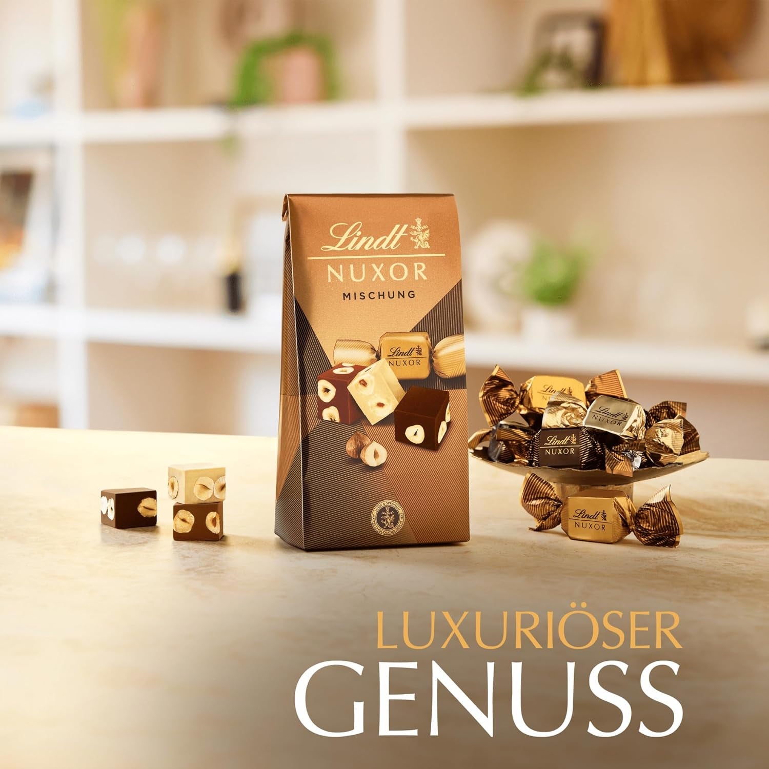 Lindt Čokoláda | Směs pro sáček NUXOR | 103 g | Gianduja smetanové čokoládové kostky ve třech sortimentech s praženými celými lískovými oříšky | Čokoládový dárek