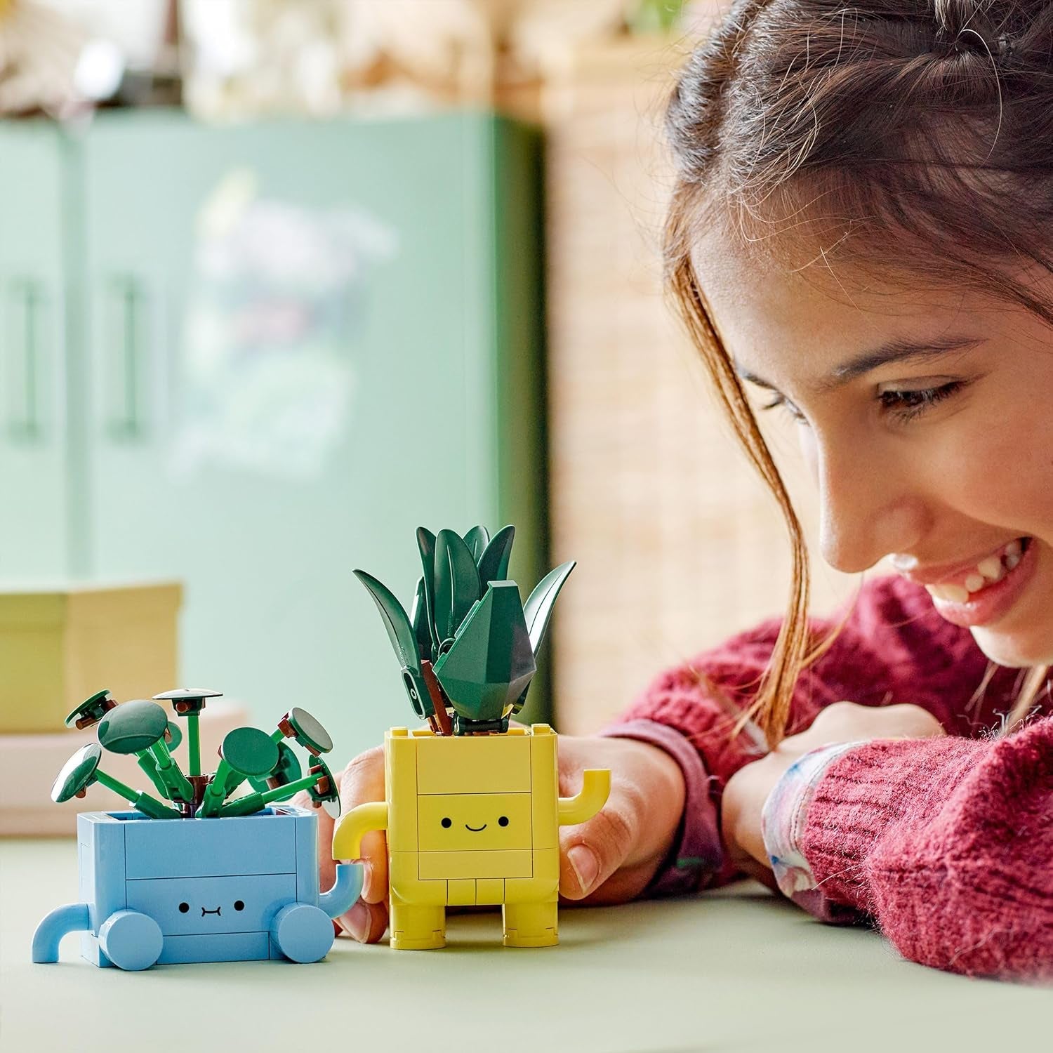 LEGO Botanicals Happy Plants - DIY sada pro děti se 2 umělými květinami a 2 barevnými květináči s kreslenými obličeji - Tip na dárek pro dívky od 9 let - 10349 Besuche stavebnice v LEGO-Store