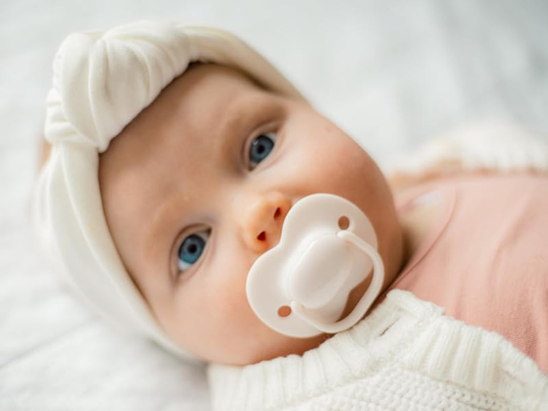 Tommee Tippee Cherry Latexové dudlíky 0-6 měsíců 2 balení Dudlíky 100% přírodní latex sáčky
