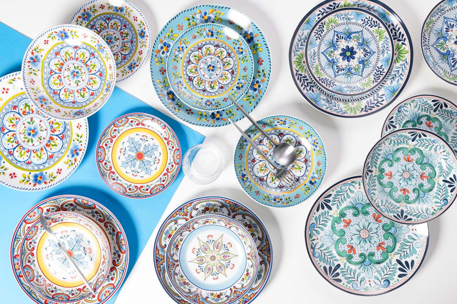 18dílný porcelánový jídelní servis, 6 různých sad talířů, Andalusie