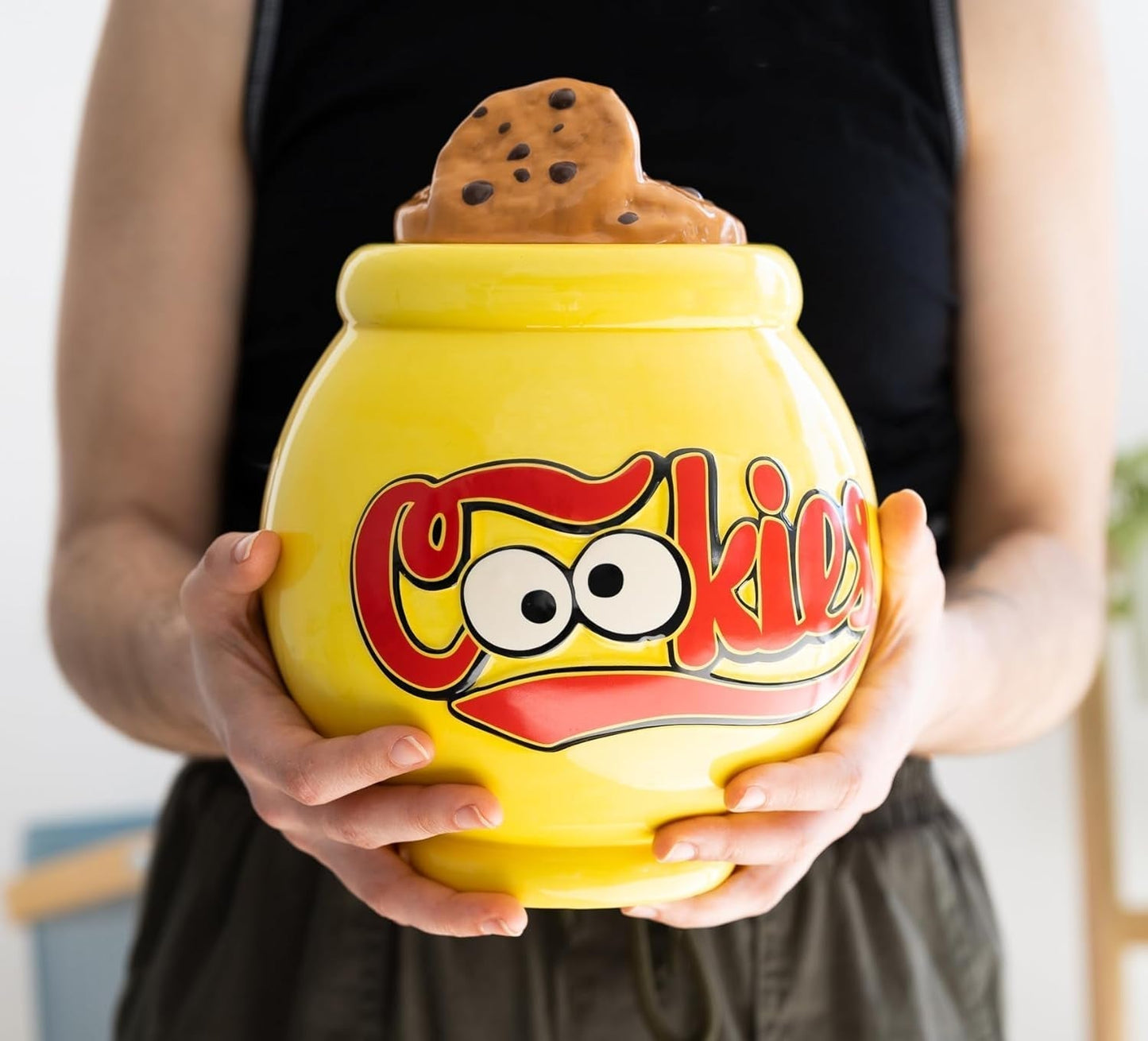 Grupo Erik keramická dóza na sušenky Sesame Street Cookie Monster - dóza na sušenky s víkem Velká 21,0 x 27,0 x 22,0 cm Dóza na sušenky s víčkem Oficiální krabičky na uskladnění potravin sezamové ulice Naty Shop