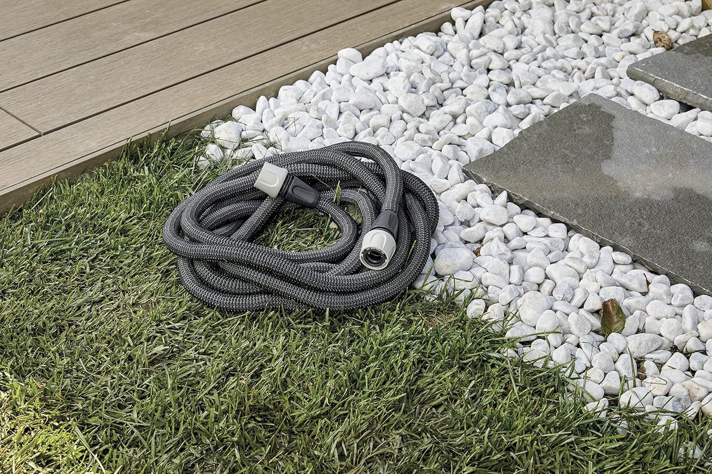 GF SRL, Aquapop Grey Easy 10, 10 metrů samonatahovací opletená hadice, vyrobená v Itálii, s mini zahradním postřikovačem a konektory pro zavlažování zahrady, tmavě šedá