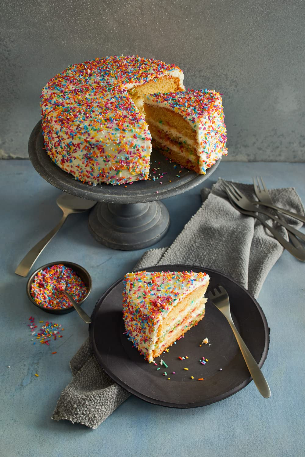 Narozeninový dort RUF, Geburtstagskuchen, Schicht-Torte Aus Rührteig Und Konfetti-Streusel, Tortencreme Und Buntem Dekor-Mix, Für Kindergeburtstag, Familienfeier, Einschulung, 1X425G polevy a Decor Naty Shop