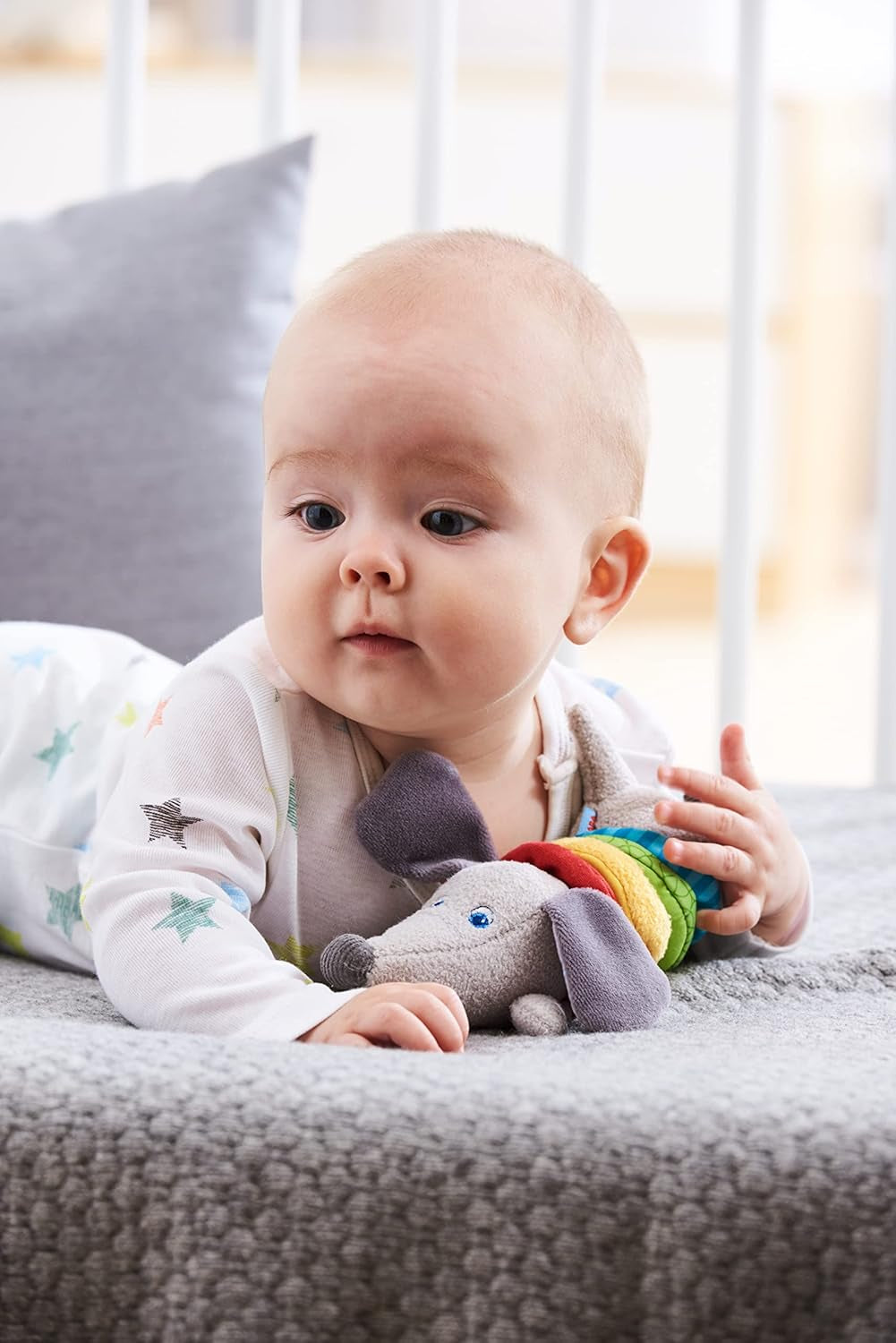 HABA 304771 - Figurka jezevčíka chrastítko, látková hračka pro miminko s chrastícím motorem, hračka od 6 měsíců Toys Bebe Naty Shop