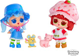 LOL Překvapení! Loves Strawberry Shortcake Tots – sběratelské voňavé panenky se 7 překvapeními, mazlíčkem, módou, botami, kloboukem, herní sadou s jahodovým koláčem, konvertibilní dům, věk 4+