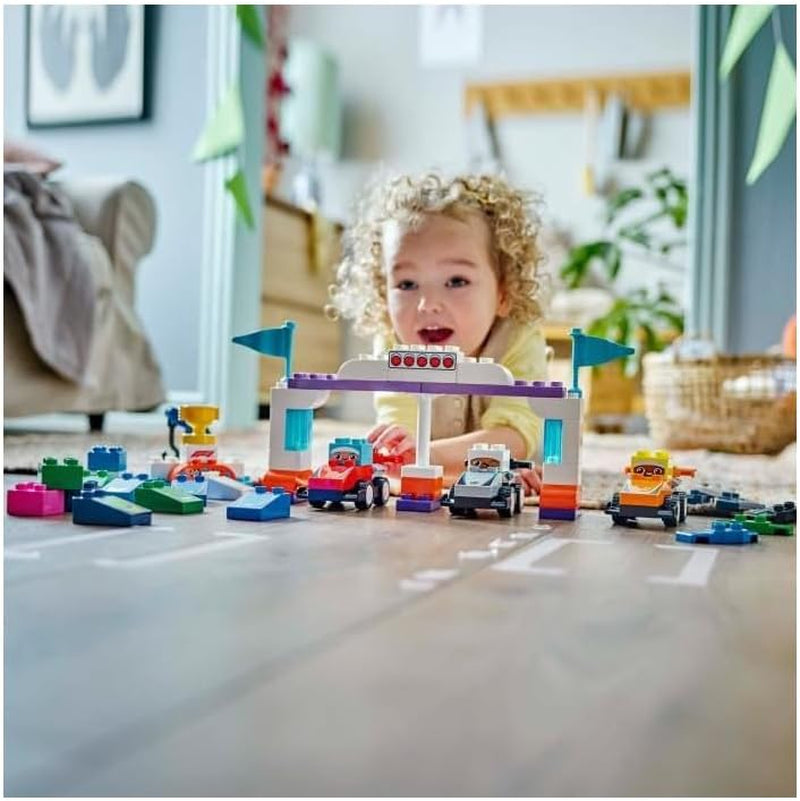 LEGO DUPLO Town F1 Team Závodní auta se závodníky, stavebnice pro celou rodinu, nápaditý herní zážitek, narozeninový dárek pro batolata, chlapce a dívky od 2 let 10445 Stavebnice Besuche den LEGO-Store