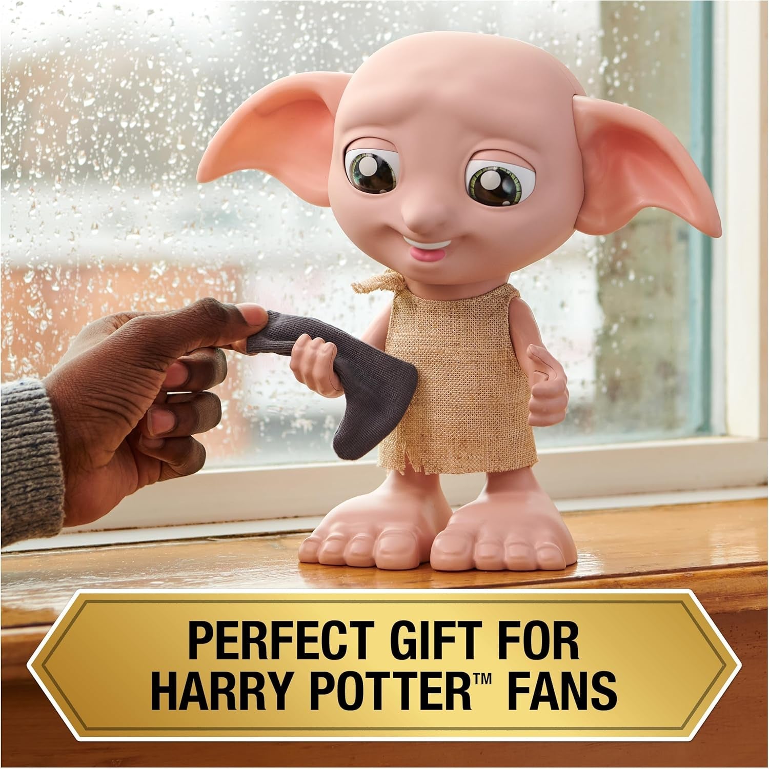 Spin Master 6067280 Kouzelnický svět Harry Potter Kouzelná interaktivní panenka Dobby Elf, 30+ zvuků a frází, 21,6 cm, dětská hračka, černá