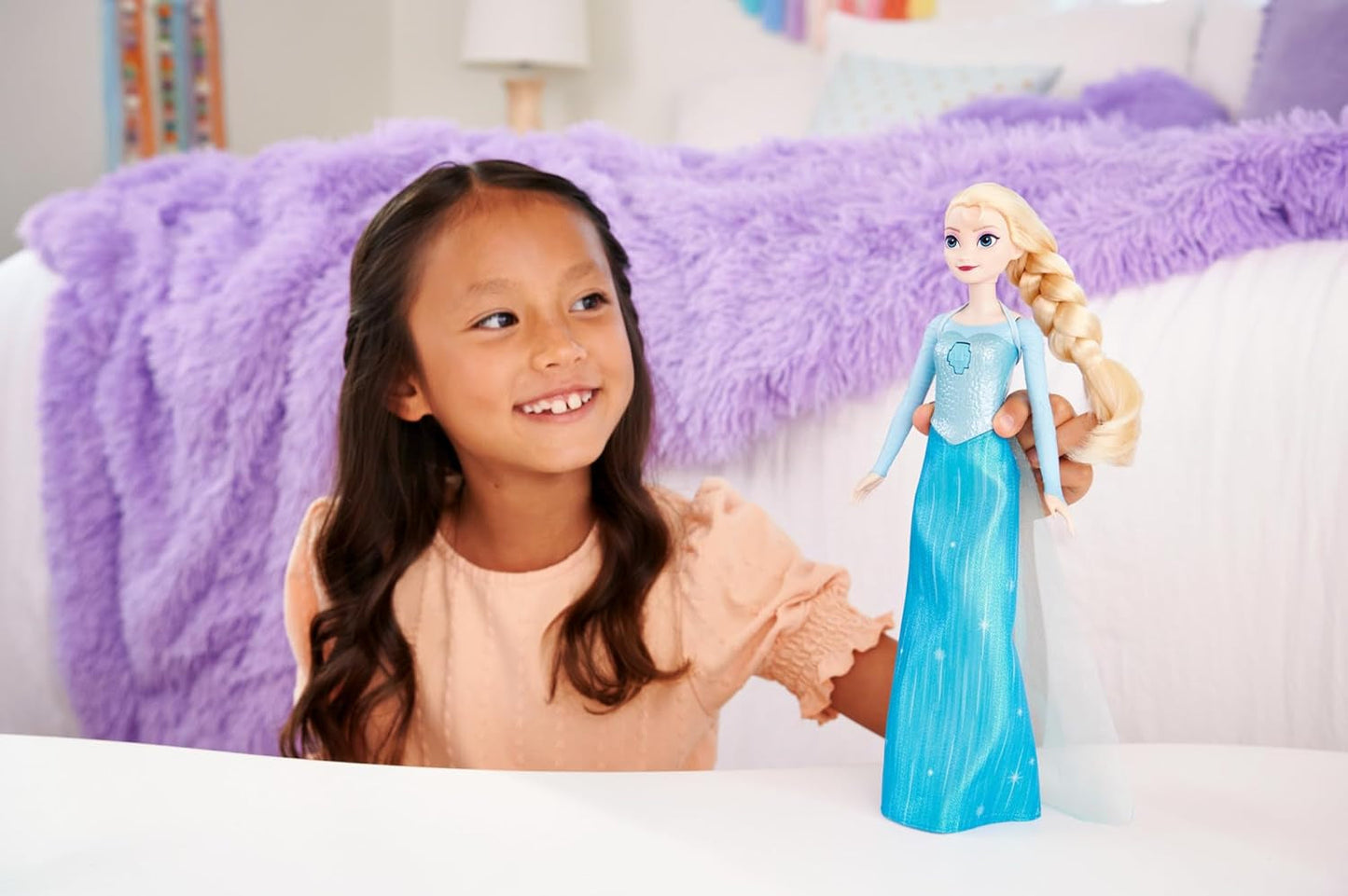 Mattel Toys Zpívající panenka Disney Frozen Elsa v ikonickém oblečení, zpívá „Let It Go“ z filmu Disney v angličtině, francouzštině, němčině, italštině, JDL58