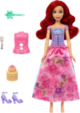 Mattel Disney Princezna Ariel Spin & Reveal Sada módních panenek s 11 překvapeními, včetně 5 doplňků, 5 samolepek a herní scény inspirované filmem HTV88