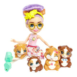 ENCHANTIMALS Rodina morčat City-Tails Glee – panenka morčat se 4 rozkošnými figurkami morčat, pro děti od 4 let, HHB84