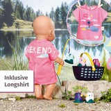 BABY born 832790 Weekend Fishing – sada doplňků pro rybářské panenky s lehátkem, odkládacím stolkem, sklenicí, košíkem, káčátky a rybářským prutem a růžovou dlouhou košilí, růžová